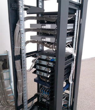 VISTA-POSTERIOR-PEINADO-DE-CABLES-RACK-1A – Telnet Systems